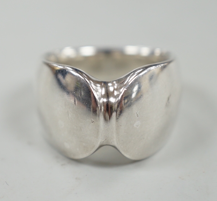 A Georg Jensen sterling ring, design no. 100, size K/L.